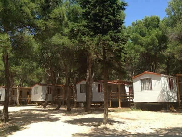 Camp Porat Hotell Povljana Exteriör bild