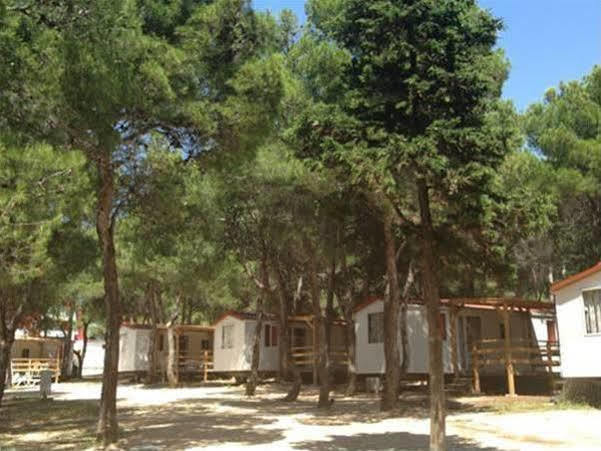 Camp Porat Hotell Povljana Exteriör bild