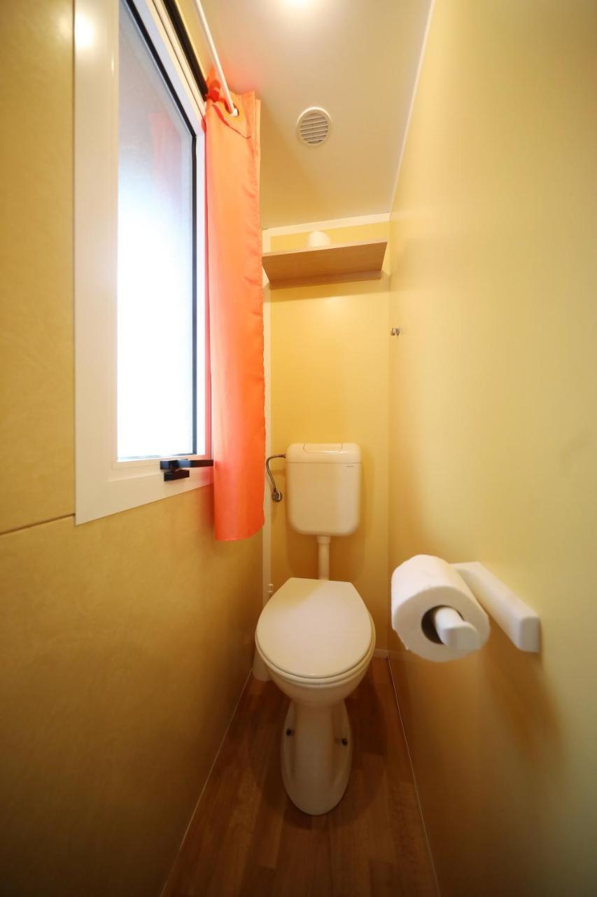 Camp Porat Hotell Povljana Exteriör bild