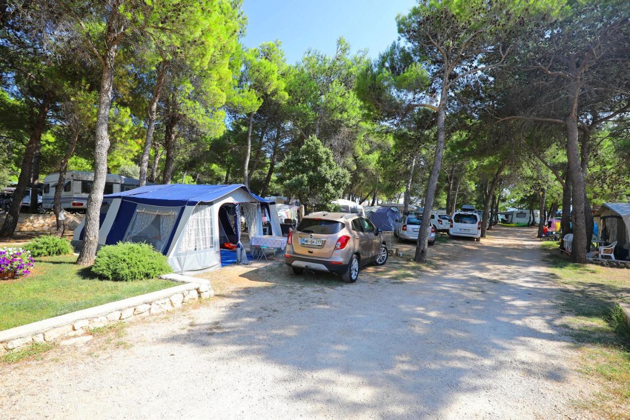Camp Porat Hotell Povljana Exteriör bild