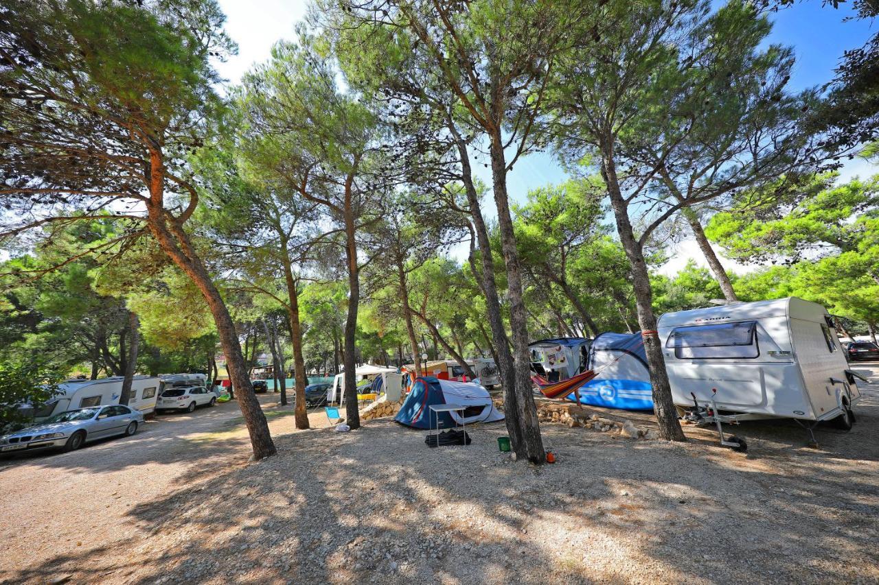 Camp Porat Hotell Povljana Exteriör bild