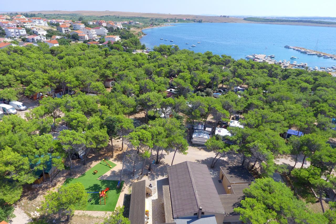 Camp Porat Hotell Povljana Exteriör bild