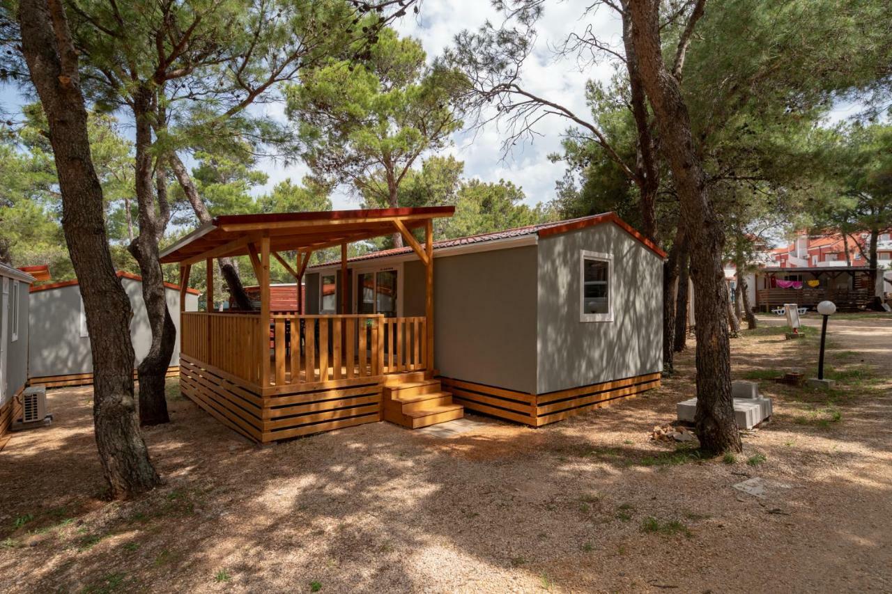 Camp Porat Hotell Povljana Exteriör bild