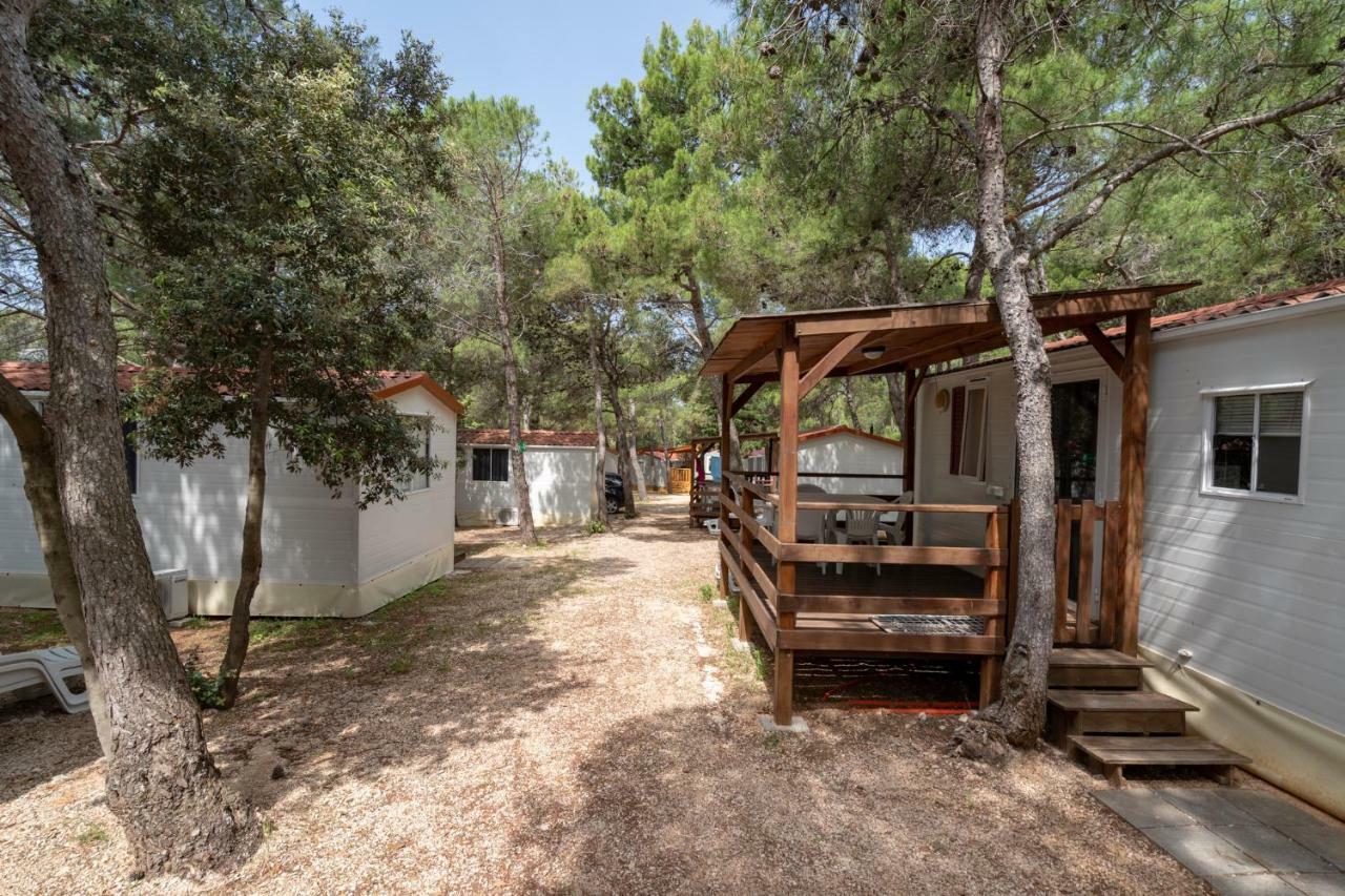 Camp Porat Hotell Povljana Exteriör bild