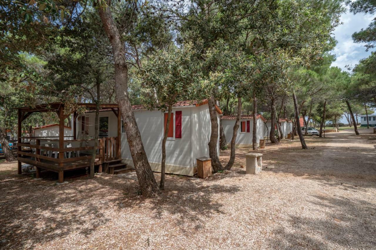 Camp Porat Hotell Povljana Exteriör bild