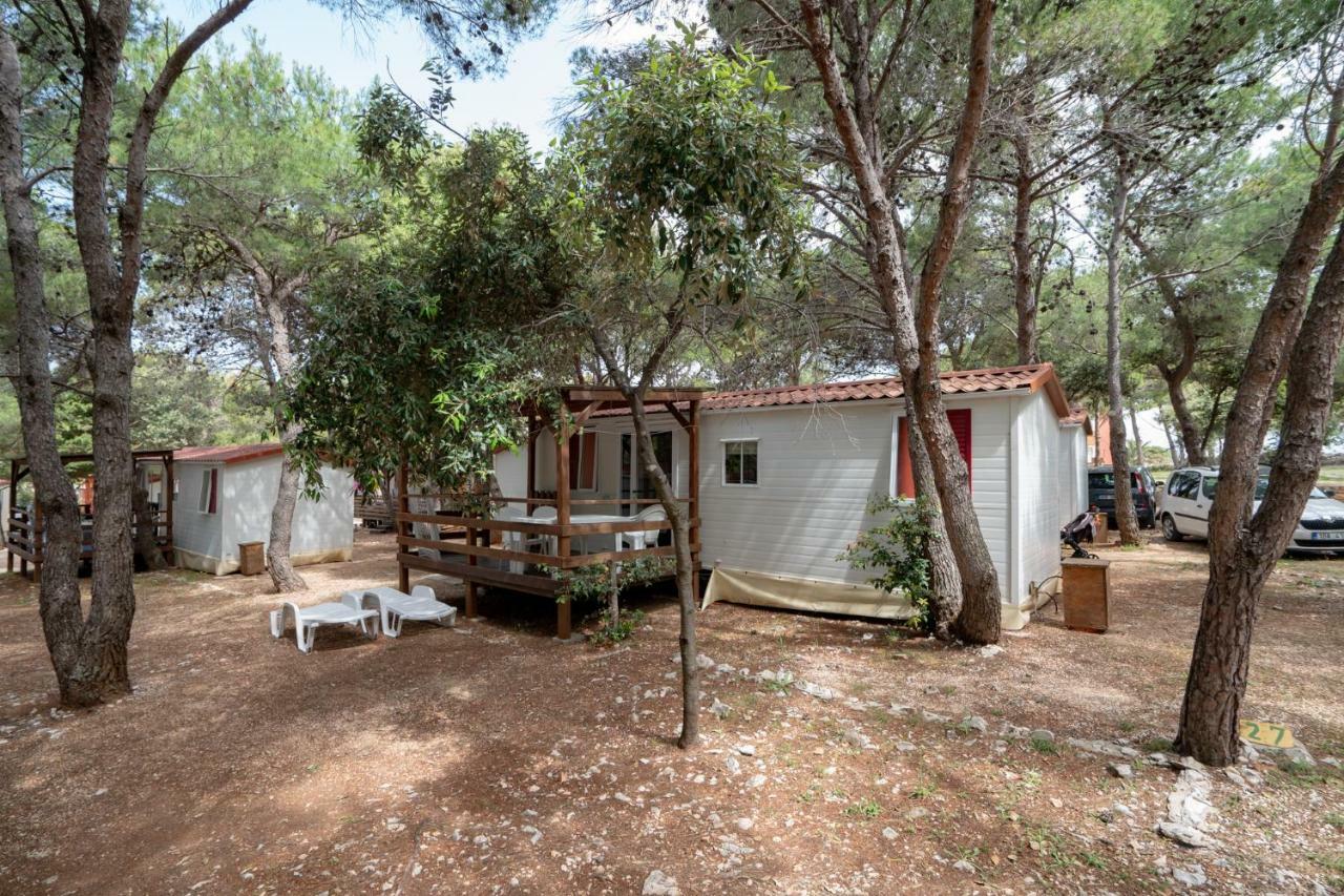 Camp Porat Hotell Povljana Exteriör bild