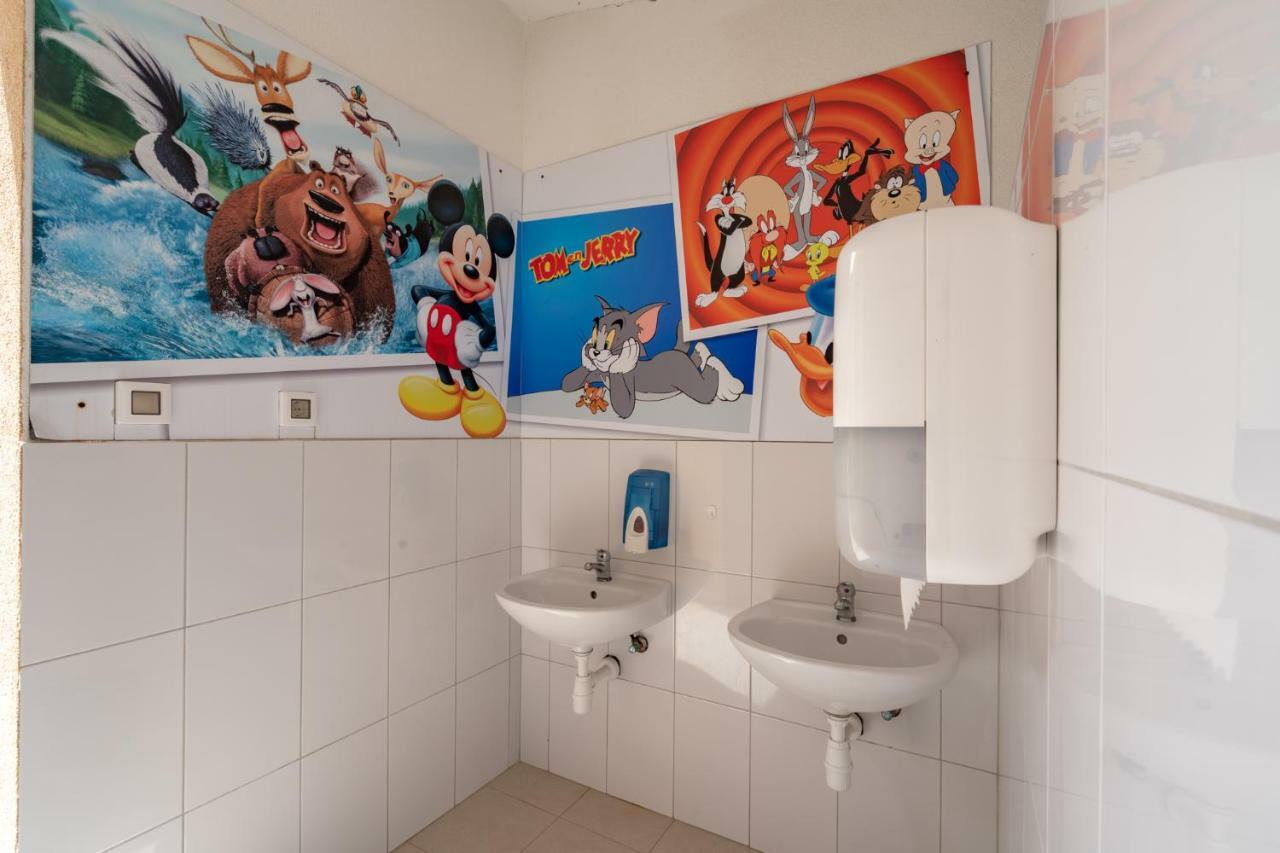 Camp Porat Hotell Povljana Exteriör bild