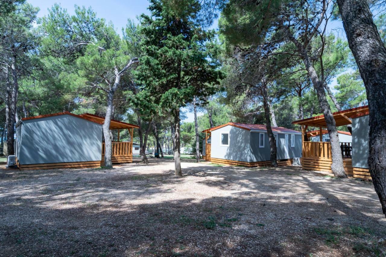 Camp Porat Hotell Povljana Exteriör bild
