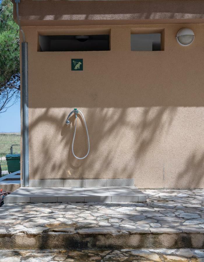 Camp Porat Hotell Povljana Exteriör bild