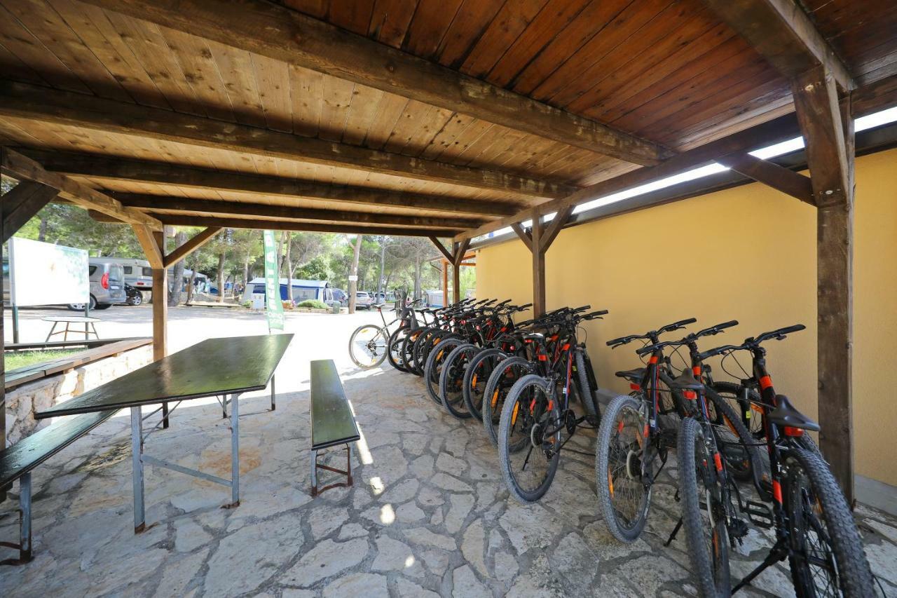 Camp Porat Hotell Povljana Exteriör bild